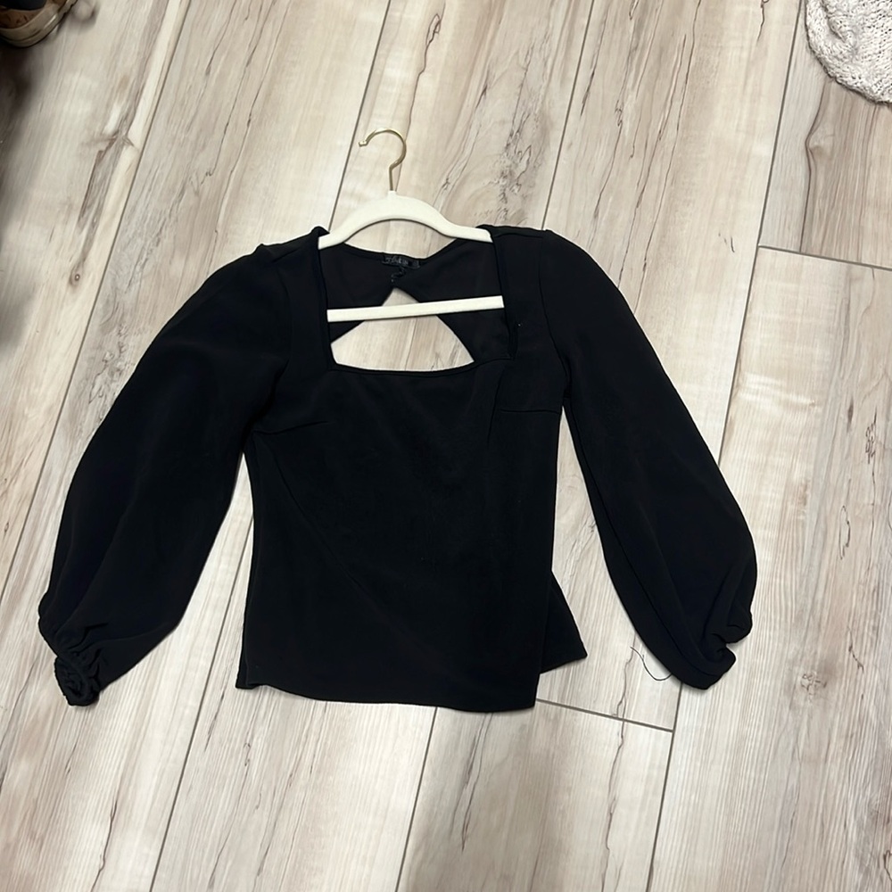 Puff sleeve black top